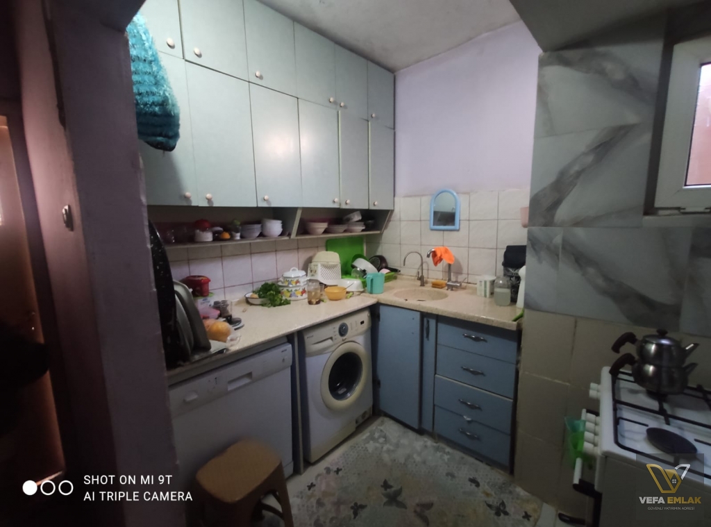 KÜÇÜK ÇARŞI YAKINI 3 KATLI  SATILIK MÜSTAKİL Ev