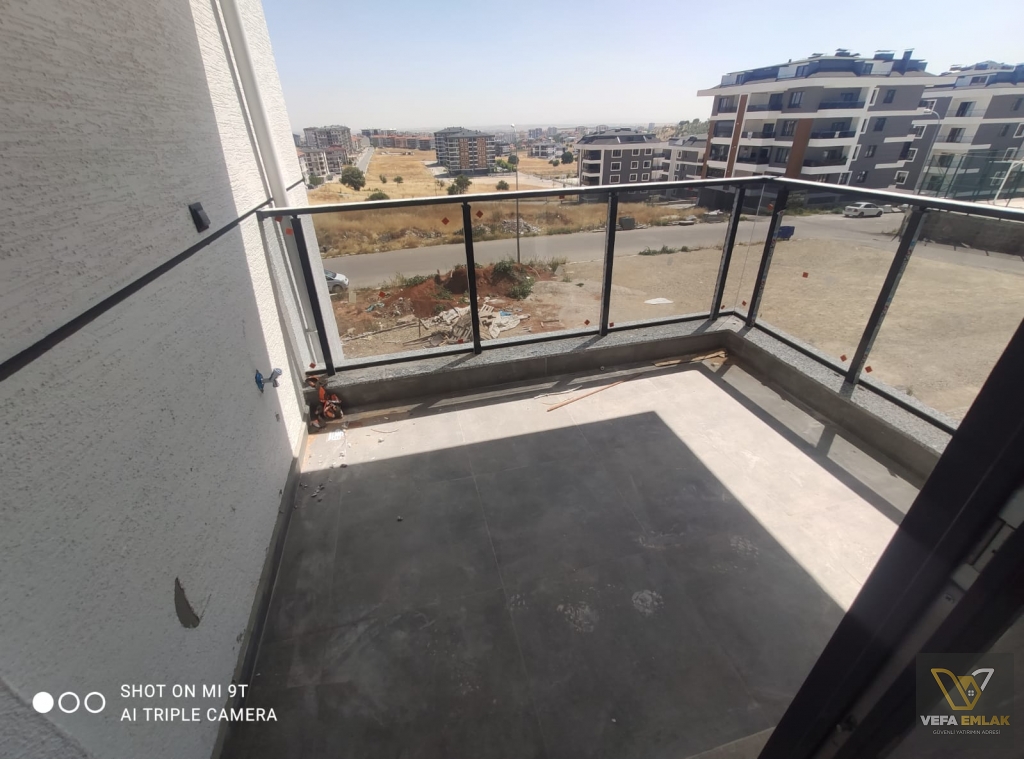 KEMALÖZ MAHALLESİ ORHAN DENGİZ LİSESİ YAKININDA SATILIK 4+1 DAİRE