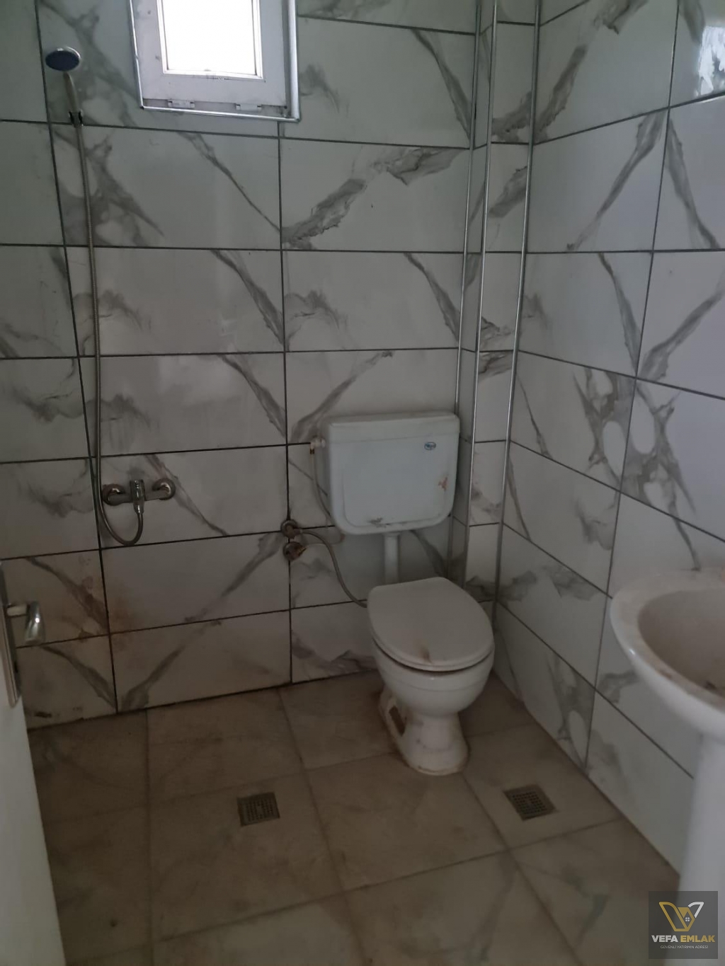 KEMALÖZ MAH. 3 KATLI EV VE YANINDA 136 m2 ARSA SATILIK