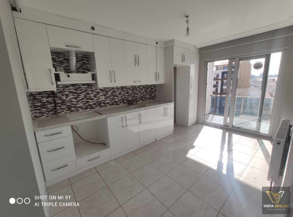 UŞAK MERKEZ KEMALÖZ MAHALLESİ’NDE SATILIK FERAH 3+1 DAİRE