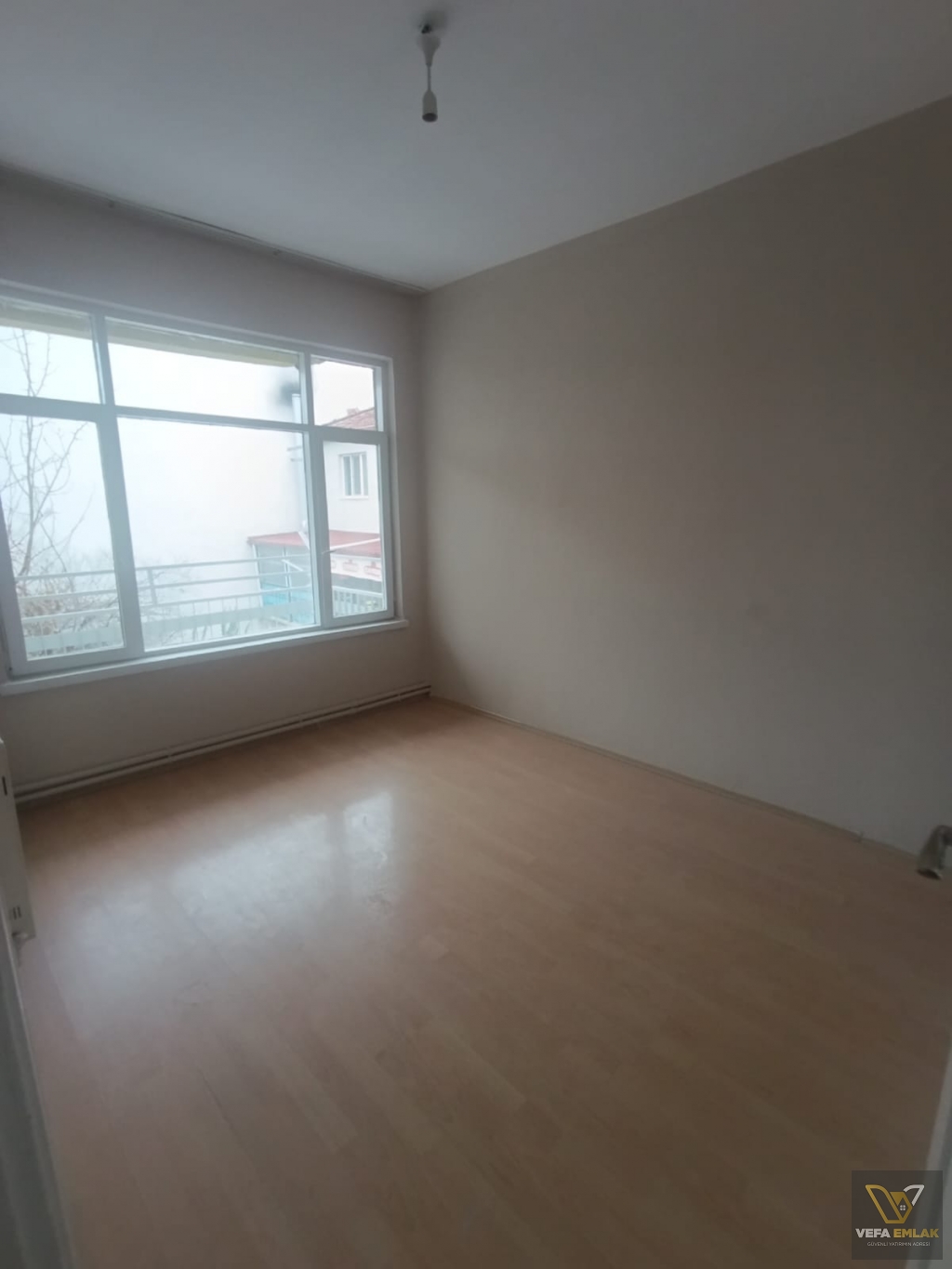 UŞAK ÖZER HAMAMI VE HALK EĞİTİM YANINDA KİRALIM 3+1 DAİRE