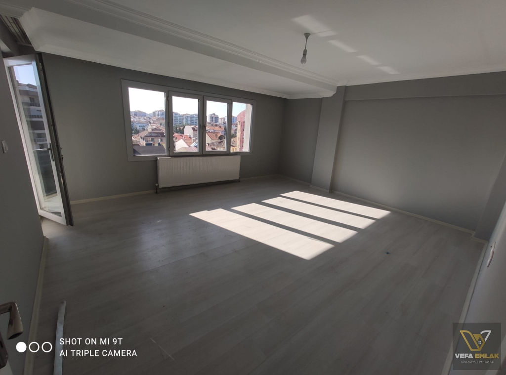 UŞAK MERKEZ KEMALÖZ MAHALLESİ’NDE SATILIK FERAH 3+1 DAİRE...