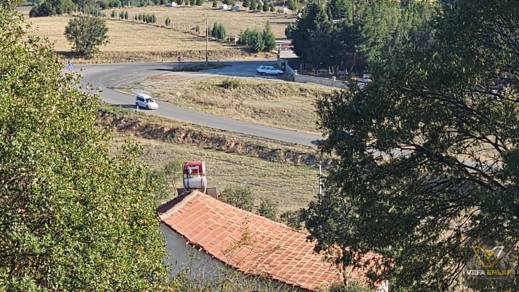 BANAZ MERKEZE YAKIN MESAFEDE 5.960 m2  SATILIK TARLA