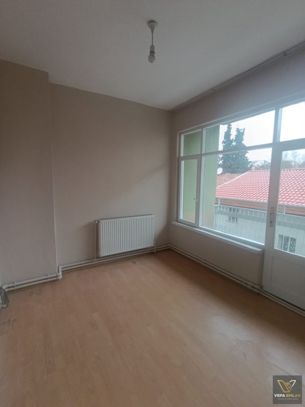 UŞAK ÖZER HAMAMI VE HALK EĞİTİM YANINDA KİRALIM 3+1 DAİRE