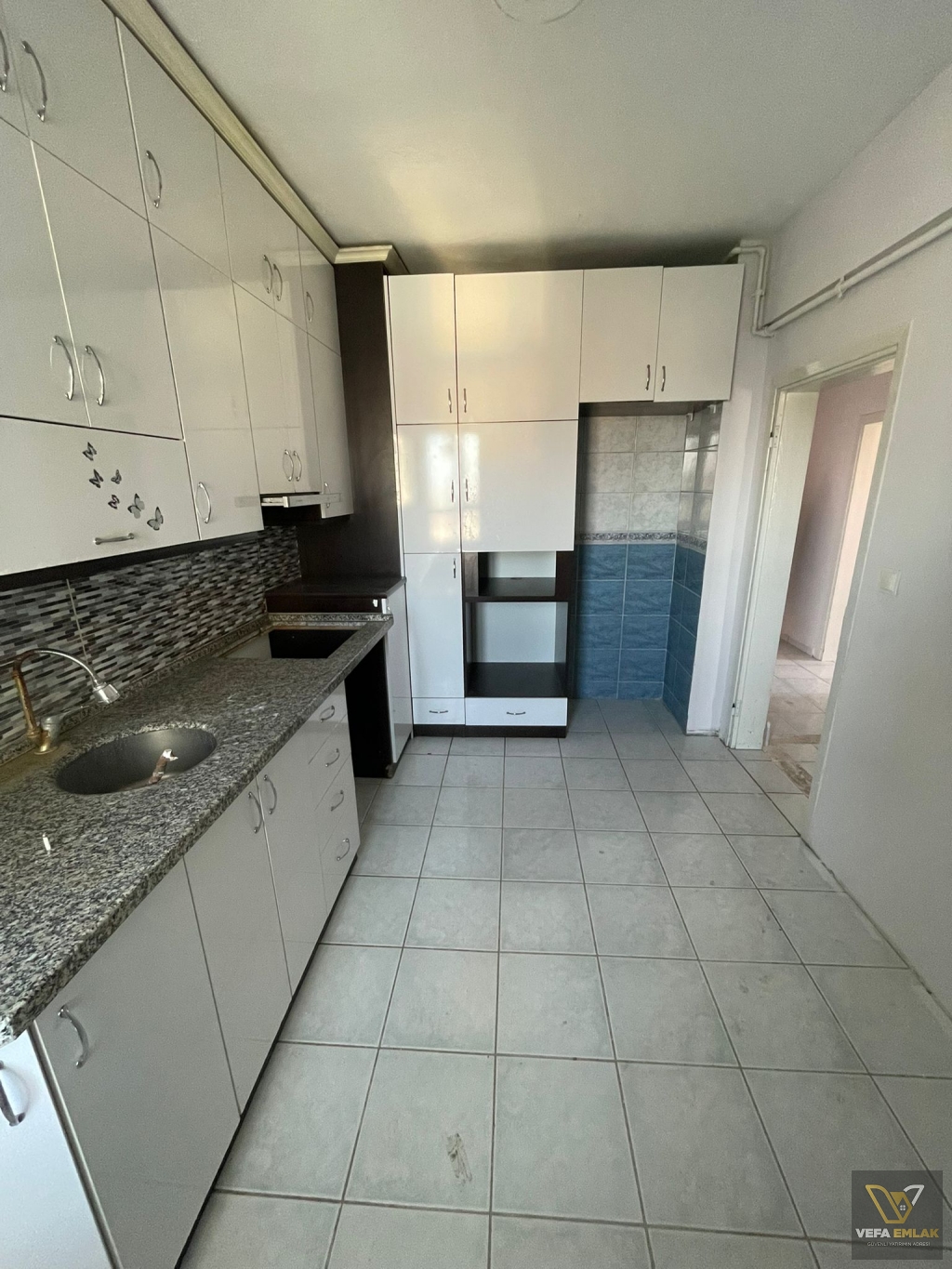 UŞAK MERKEZ FEZVİ ÇAKMAK MAHALLESİ SATILIK GENİŞ DAİRE