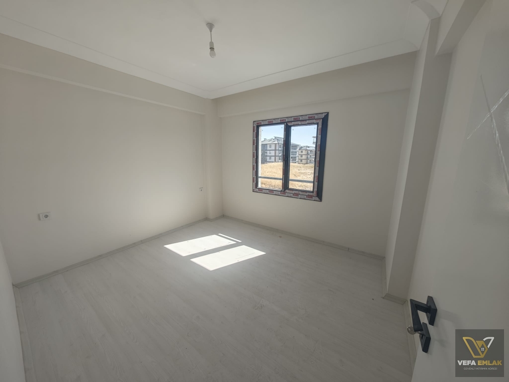 ATATÜRK MAH. BESİM ATALAY OKULU YAKININDA SATILIK 2+1 DAİRE