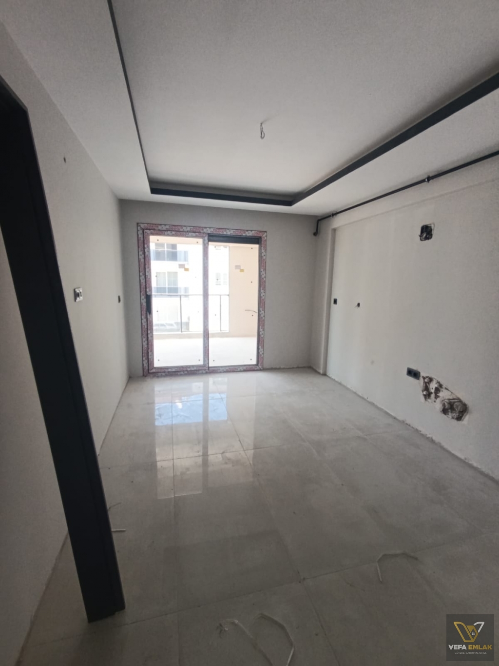 UŞAK KEMALÖZ MAH DİŞ HASTANESİ YAKINI SATILIK 3+1 DAİRE