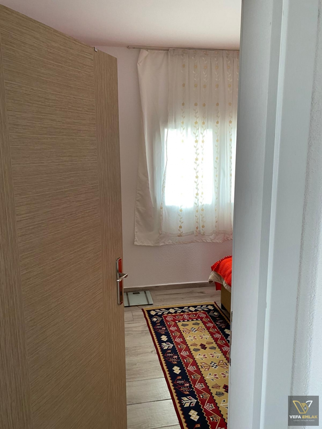 DEMİR ÖREN KÖYÜNDE ( 479 m2 ) İÇERİSİNDE EVİ BULUNAN SATILIK ARSA