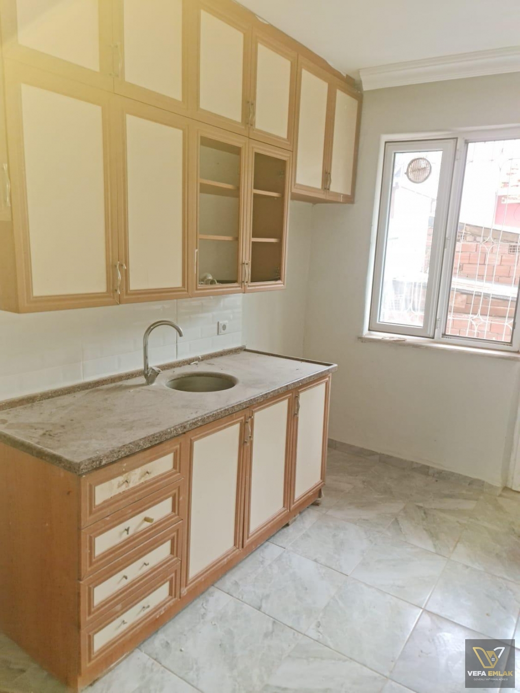 KEMALÖZ MAH. 3 KATLI EV VE YANINDA 136 m2 ARSA SATILIK
