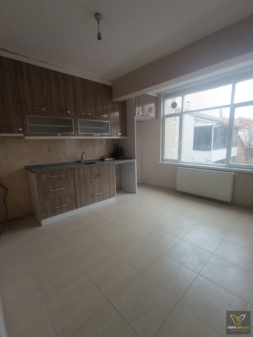 UŞAK ÖZER HAMAMI VE HALK EĞİTİM YANINDA KİRALIM 3+1 DAİRE