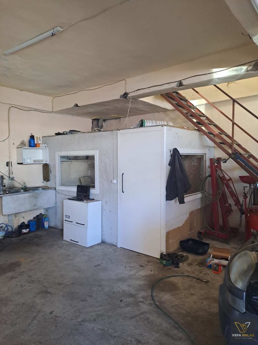 BİR EYLÜL SANAYİ SİTESİNDE 480 m2 SATILIK DÜKKAN