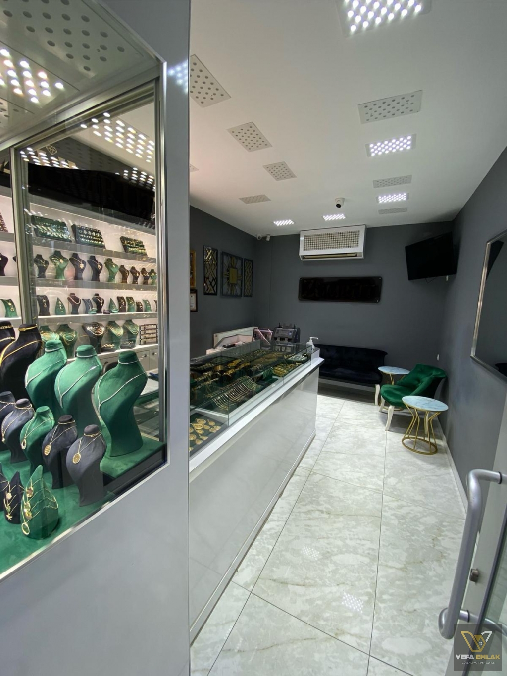 ULU CAMİİ KARŞISINDA  KİRACILI  SATILIK TİCARİ İŞ YERİ