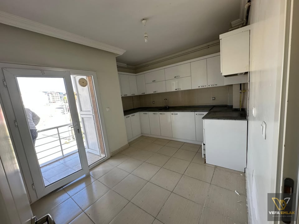 ATATÜRK MAH.BESİM ATALAY OKULU YAKININDA GENİŞ 2+1 SATILIK DAİRE