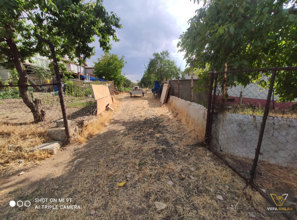 MERKEZ ÇINARCIK KÖYÜNDE 750 m2 SATILIK TARLA