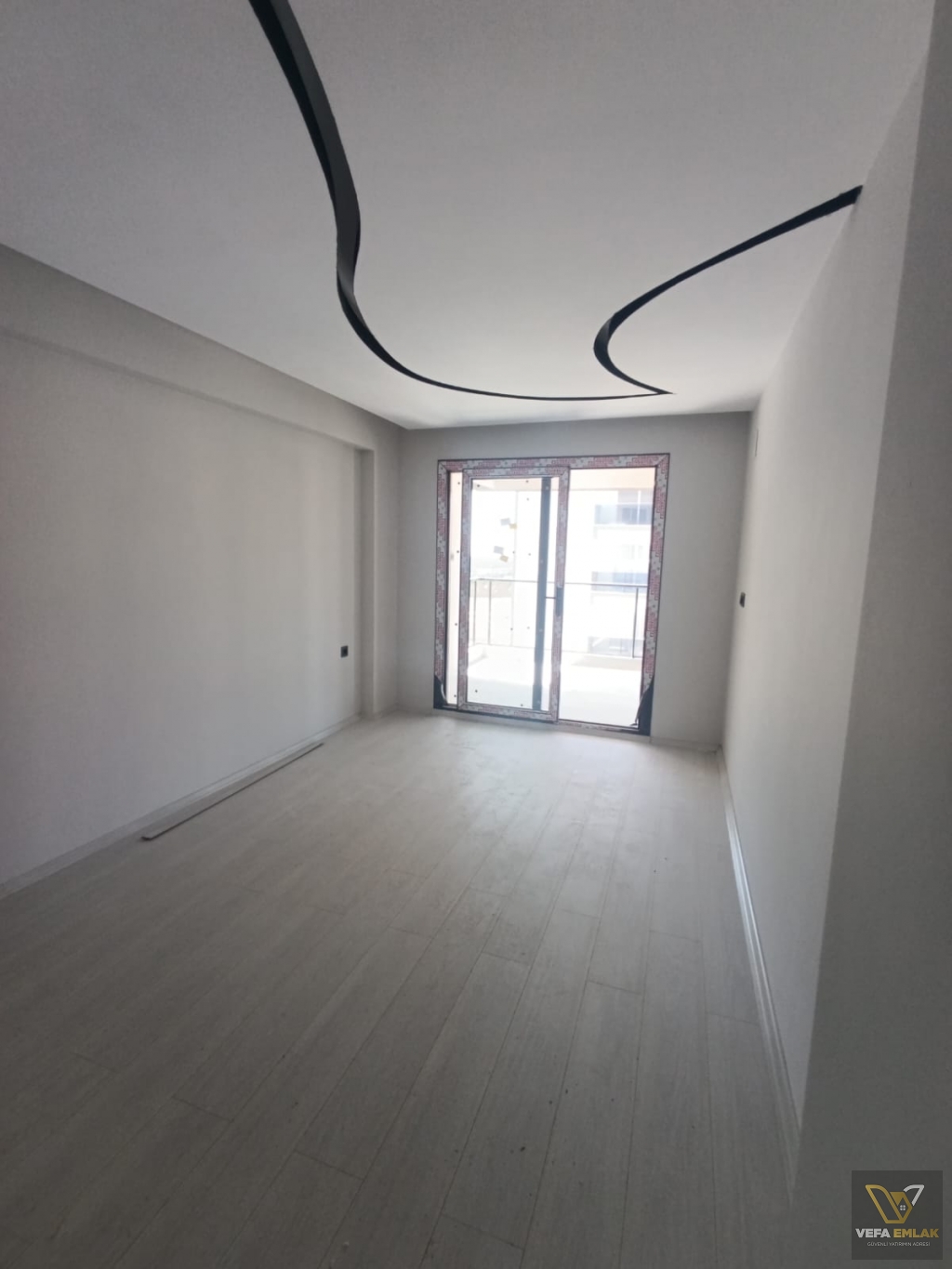 UŞAK KEMALÖZ MAH DİŞ HASTANESİ YAKINI SATILIK 3+1 DAİRE