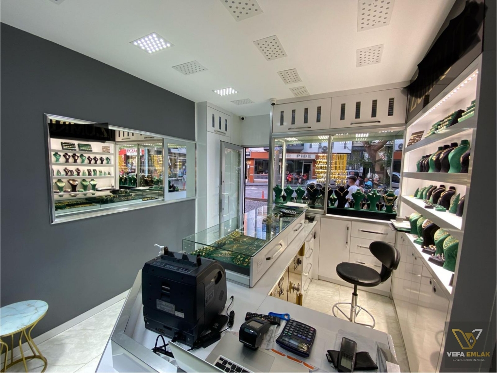 ULU CAMİİ KARŞISINDA  KİRACILI  SATILIK TİCARİ İŞ YERİ