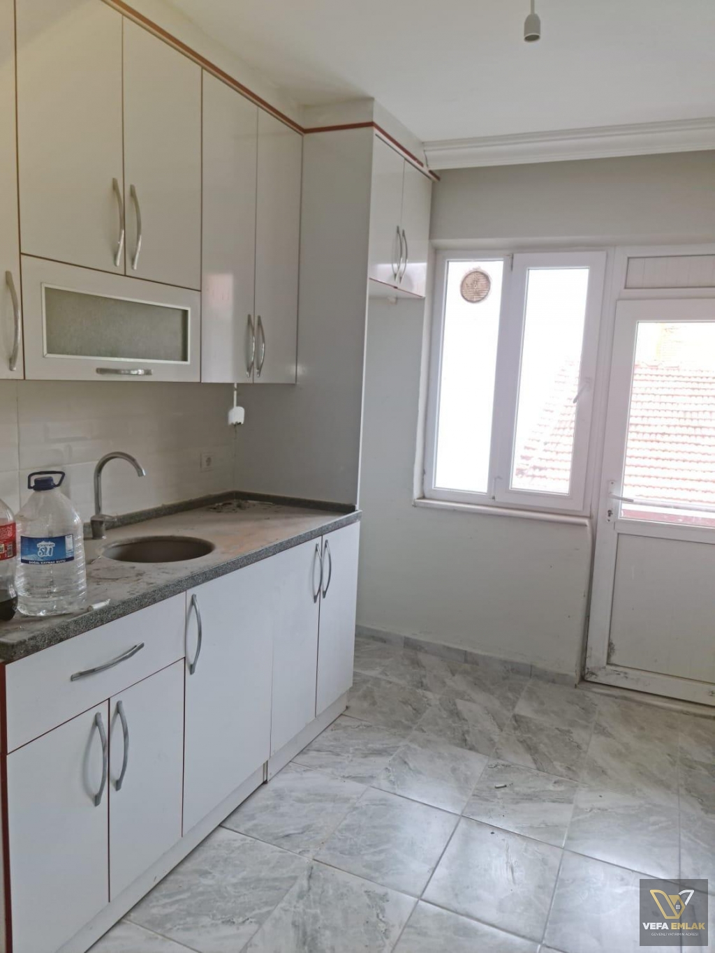 KEMALÖZ MAH. 3 KATLI EV VE YANINDA 136 m2 ARSA SATILIK