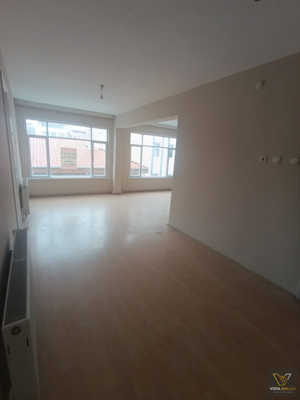 UŞAK ÖZER HAMAMI VE HALK EĞİTİM YANINDA KİRALIM 3+1 DAİRE