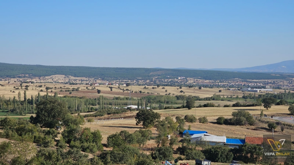 BANAZ MERKEZE YAKIN MESAFEDE 5.960 m2  SATILIK TARLA