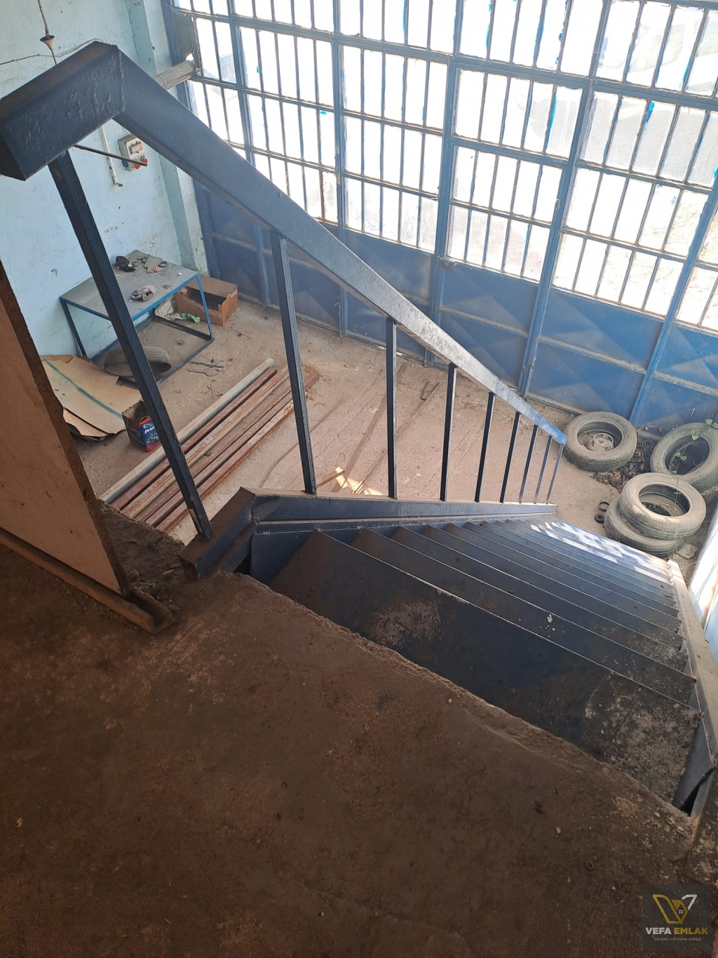 BİR EYLÜL SANAYİ SİTESİNDE 480 m2 SATILIK DÜKKAN