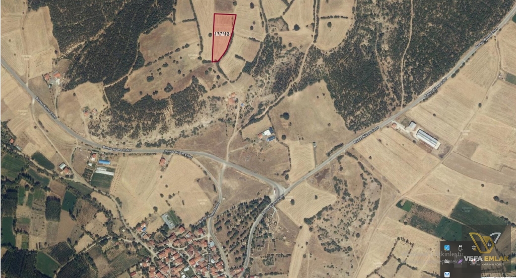 BANAZ MERKEZE YAKIN MESAFEDE 5.960 m2  SATILIK TARLA