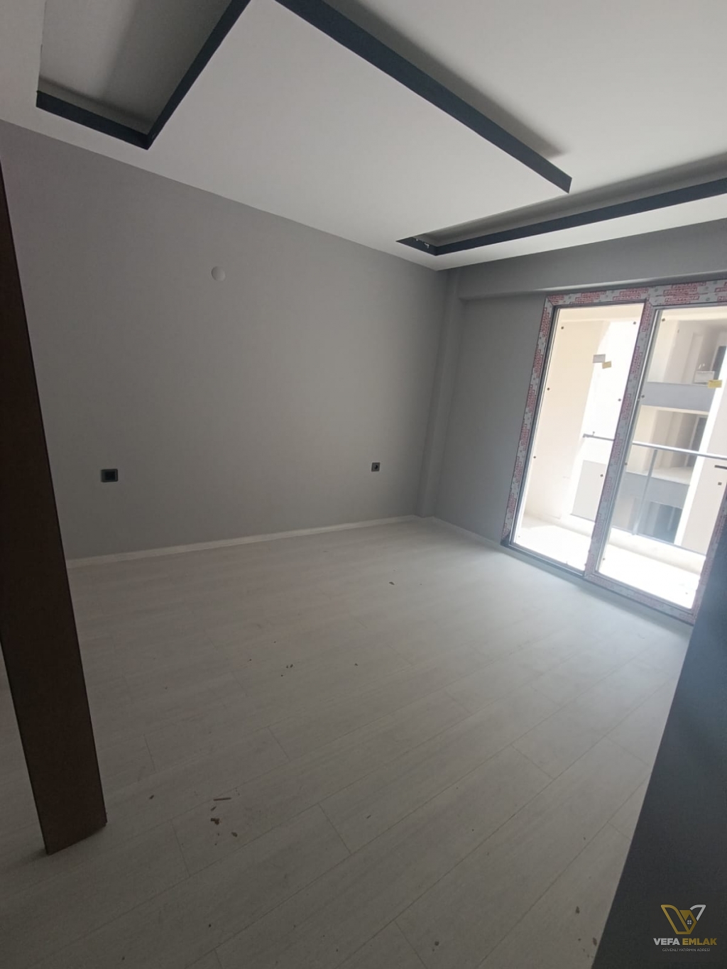 UŞAK KEMALÖZ MAH DİŞ HASTANESİ YAKINI SATILIK 3+1 DAİRE