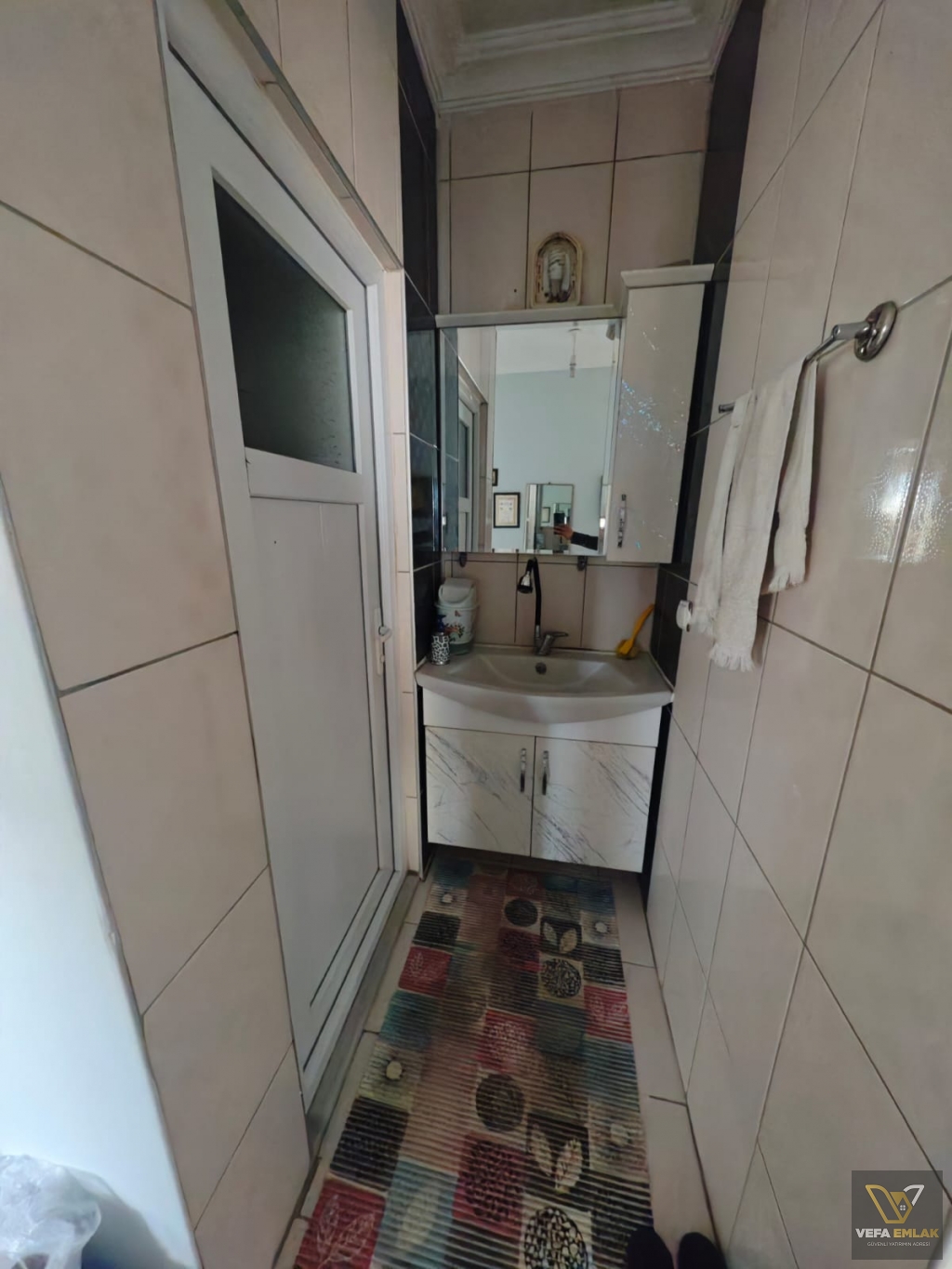 ZÜMRÜT CAMİİ MEVKİİNDE GENİŞ VE FERAH 120 m2 SATILIK 2+1 DAİRE