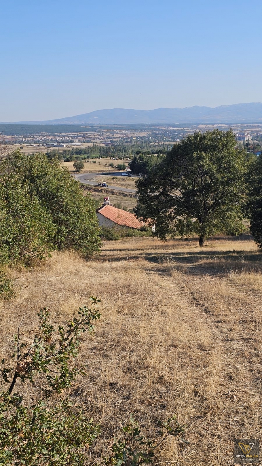 BANAZ MERKEZE YAKIN MESAFEDE 5.960 m2  SATILIK TARLA