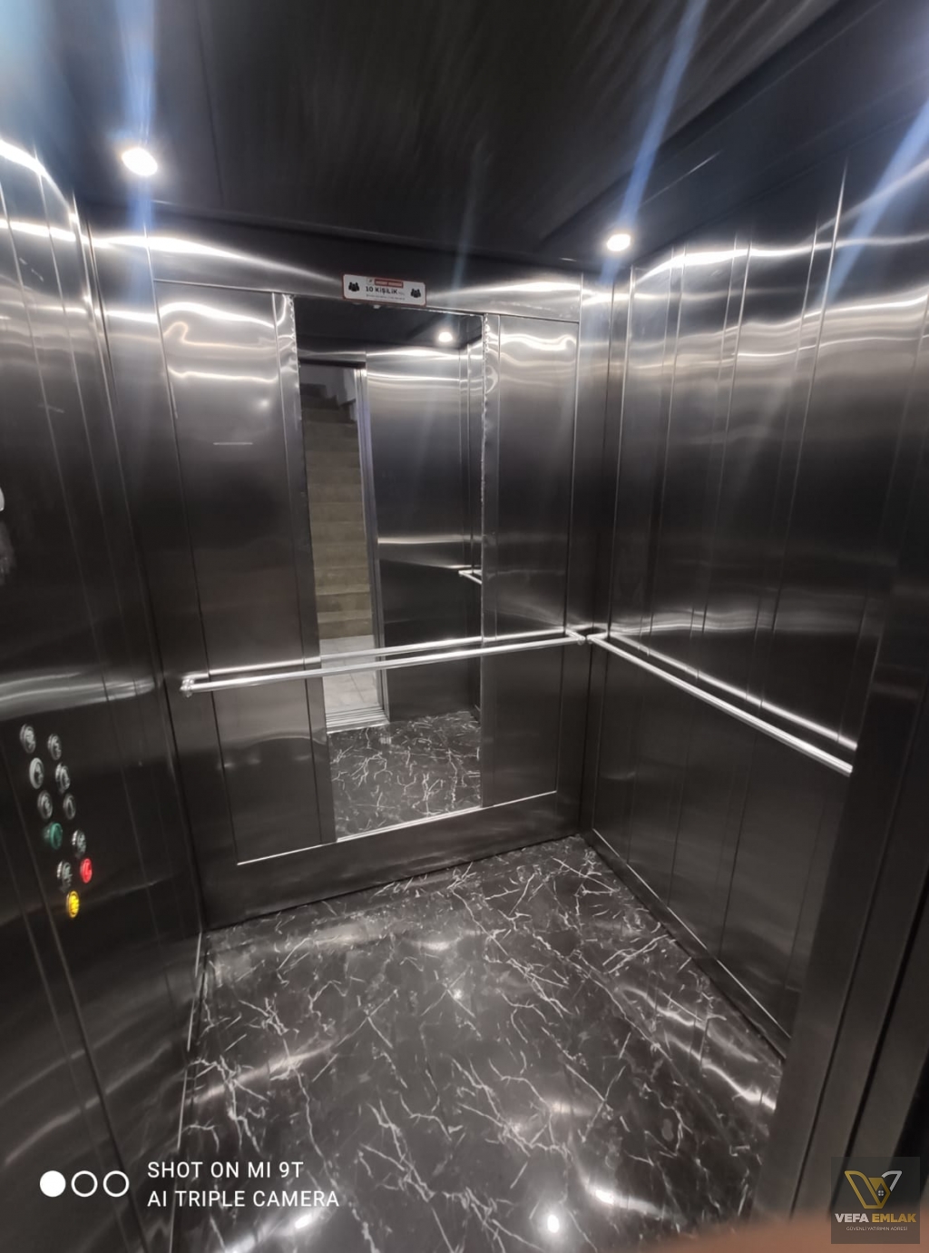SALI PAZARI BARBOROS CADDESİ ÜZERİNDE ACİL SATILIK 2+1 DAİRE