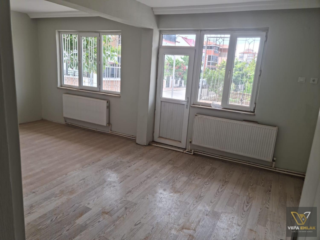 KEMALÖZ MAH. 3 KATLI EV VE YANINDA 136 m2 ARSA SATILIK