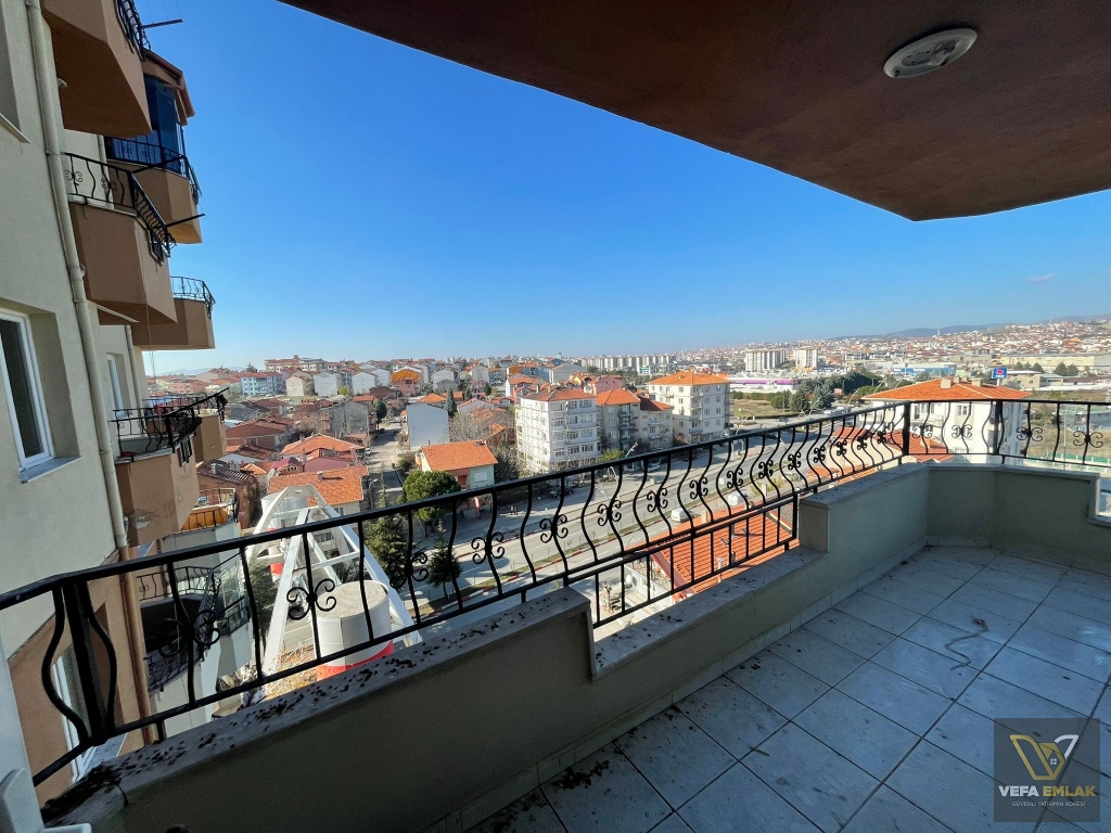 UŞAK MERKEZ FEZVİ ÇAKMAK MAHALLESİ SATILIK GENİŞ DAİRE