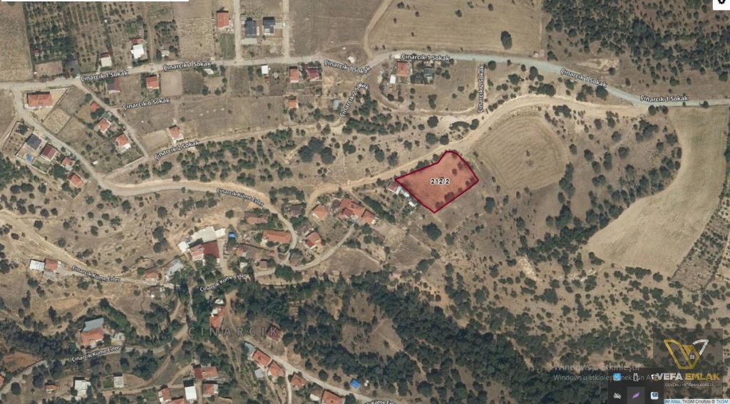 UŞAK ÇINARCIK KÖYÜ İMAR SINIRINDA 2600 m2 SATILIK TARLA