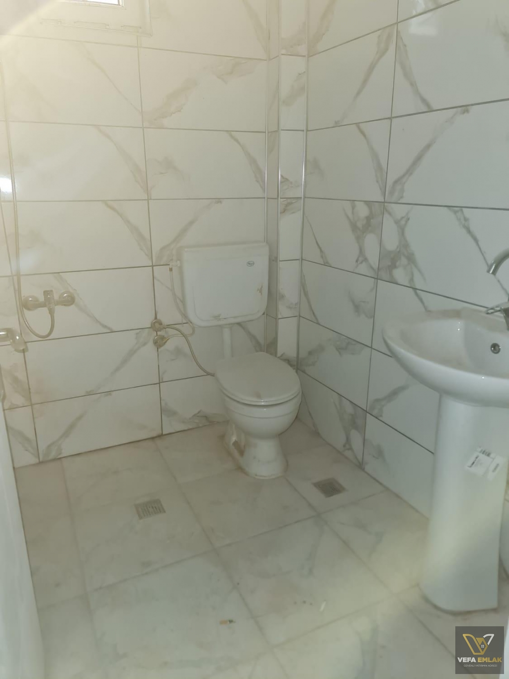 KEMALÖZ MAH. 3 KATLI EV VE YANINDA 136 m2 ARSA SATILIK