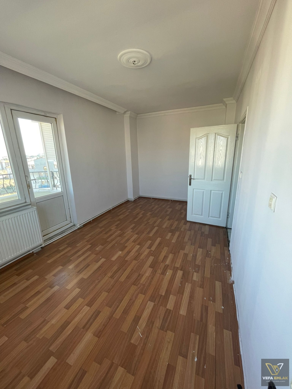 UŞAK MERKEZ FEZVİ ÇAKMAK MAHALLESİ SATILIK GENİŞ DAİRE