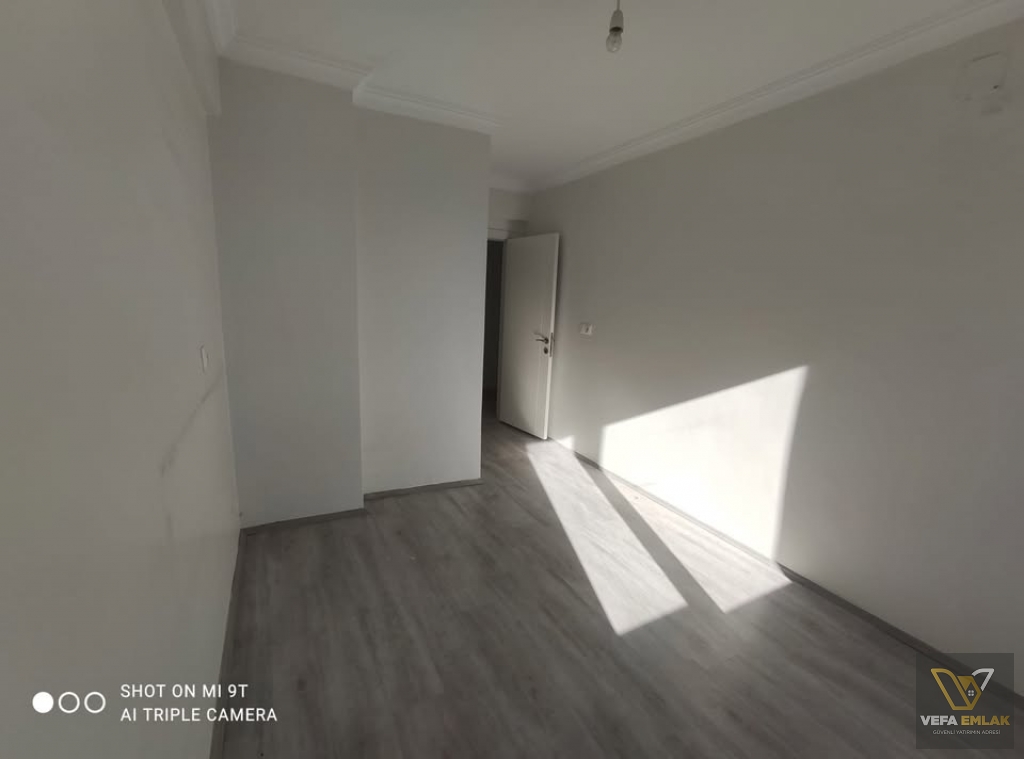 ATATÜRK MAH.BESİM ATALAY OKULU YAKININDA GENİŞ 2+1 SATILIK DAİRE