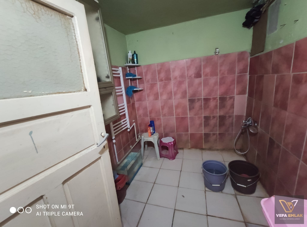 IŞIK MAHALLESİ UĞUR SERDAROĞLU OKULU YAKINI SATILIK MÜSTAKİL EV