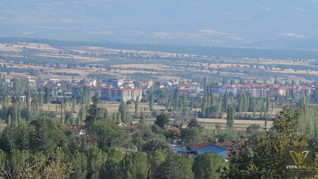 BANAZ MERKEZE YAKIN MESAFEDE 5.960 m2  SATILIK TARLA