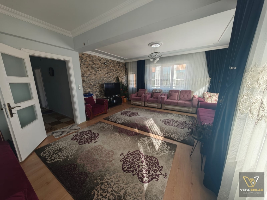 ZÜMRÜT CAMİİ MEVKİİNDE GENİŞ VE FERAH 120 m2 SATILIK 2+1 DAİRE