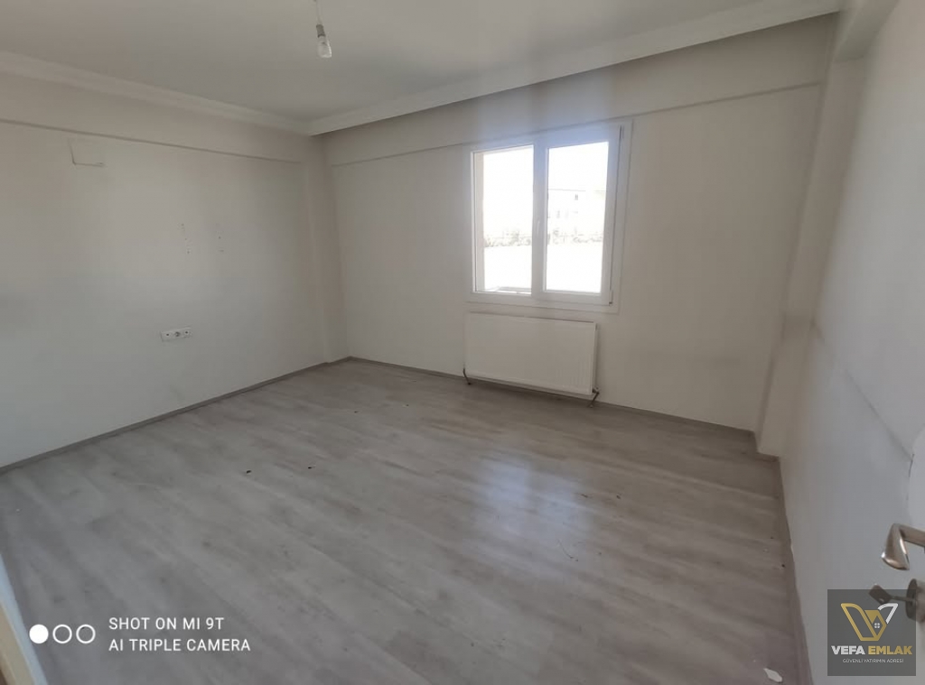 ATATÜRK MAH.BESİM ATALAY OKULU YAKININDA GENİŞ 2+1 SATILIK DAİRE